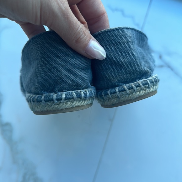 CHANEL Interlocking CC Logo Raw-Edge Trim Espadrilles - Picture 4 of 6